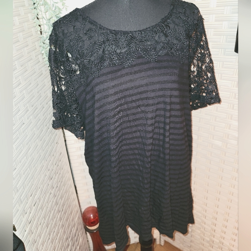 Lane Bryant 4x 26-28 Black Lace Tee